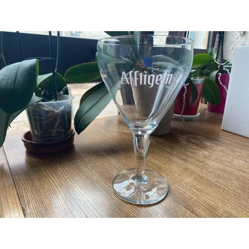 6 VERRES AFFLIGEM 50CL HT 21.80CM LETTRAGE BLANC 6 VERRES AFFLIGEM 50CL HT 21.80CM LETTRAGE BLANC