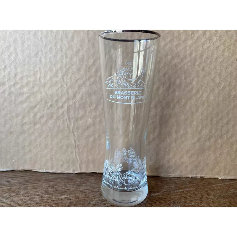 1 VERRE BRASSERIE DU MONT BLANC HT 19CM 1 VERRE BRASSERIE DU MONT BLANC HT 19CM