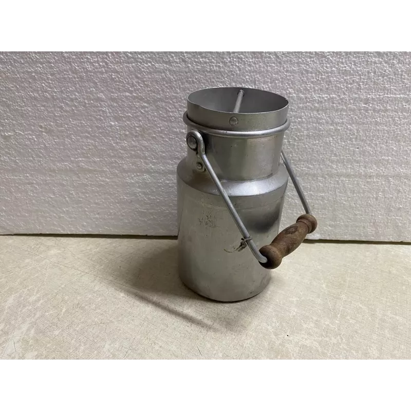 BIDON A LAIT HT 17CM DIAMETRE 10CM BIDON A LAIT HT 17CM DIAMETRE 10CM
