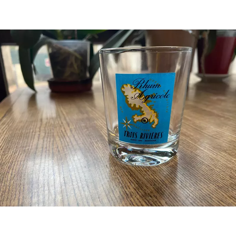 1 VERRE RHUM AGRICOLE  TROIS RIVIERE HT 7.90CM