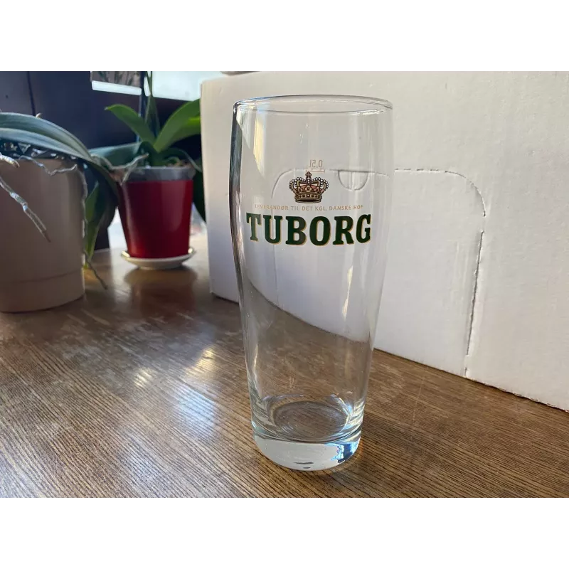 1 VERRE TUBORG 50CL HT.18.50CM 1 VERRE TUBORG 50CL HT.18.50CM