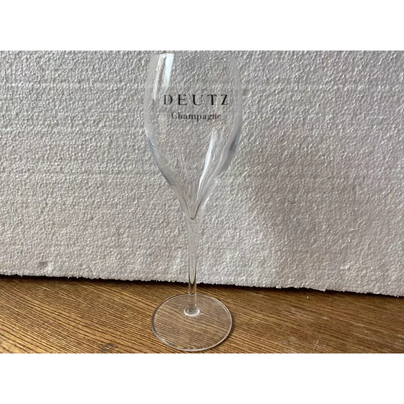 6 FLUTES  CHAMPAGNE DEUTZ 16CL HT 19.40CM