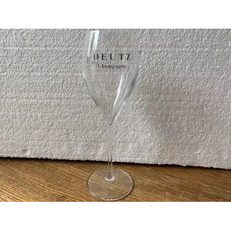 6 FLUTES  CHAMPAGNE DEUTZ 16CL HT 19.40CM
