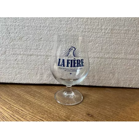 1 VERRE  LA FIERE  25/33CL  HT 15.40CM