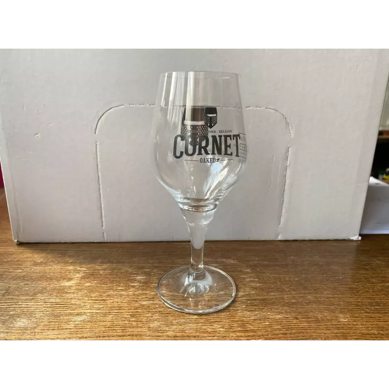 1 VERRE CORNET  15CL HT 17.30CM