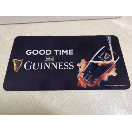 TAPIS DE BAR  GUINNESS  41CM X21.50CM