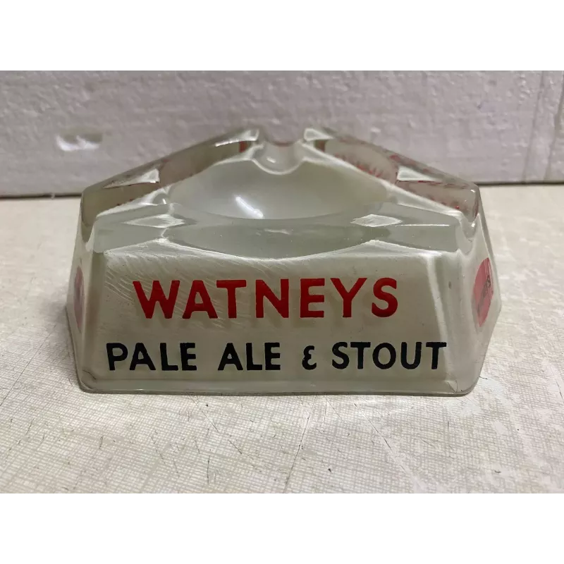 CENDRIER WATNEYS  EN OPALINE  13CM X13CMX13CM