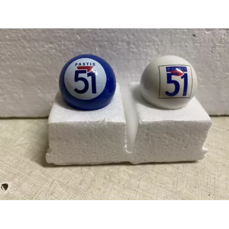 2 COCHONNETS  PASTIS 51 EN BUIS  HOMOLOGUES