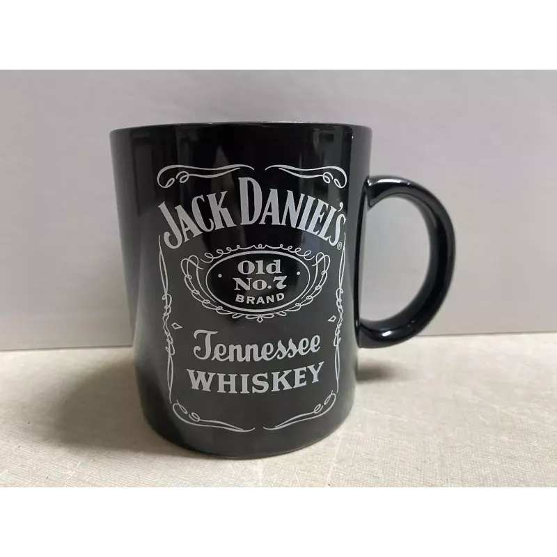 MUG JACK DANIEL'S   HT 9.60CM  ANNEE 2010