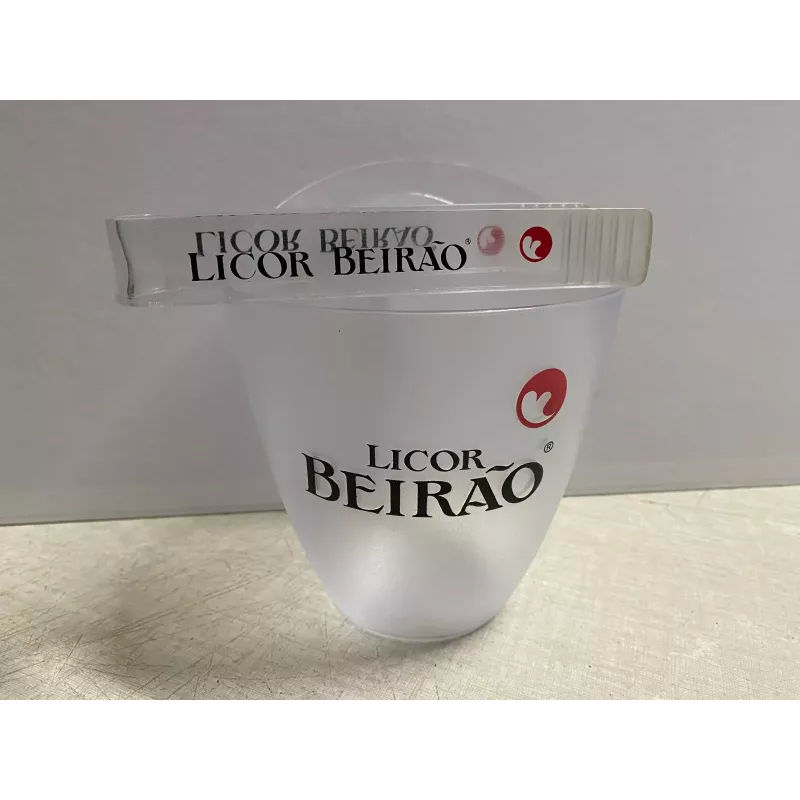 UN SEAU A GLACE  LICOR BEIRAO+ PINCE