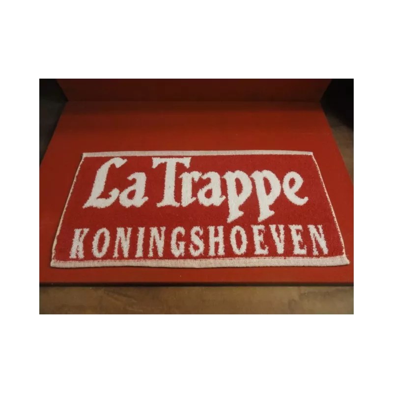 1 TAPIS DE BAR  LA TRAPPE 