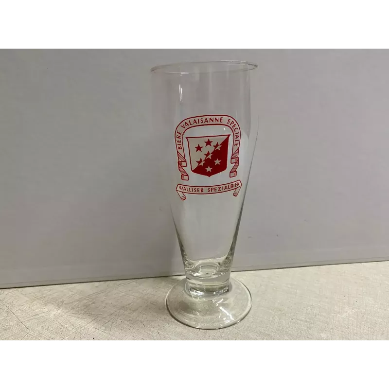 1 VERRE  WALLISER BIER 30CL HT 17.50CM