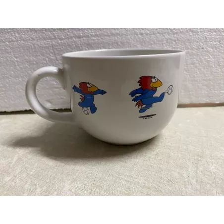 UNE TASSE  FOOTIX  50CL  HT 8.90CM ANNEE 1998