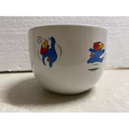 UNE TASSE  FOOTIX  50CL  HT 8.90CM ANNEE 1998