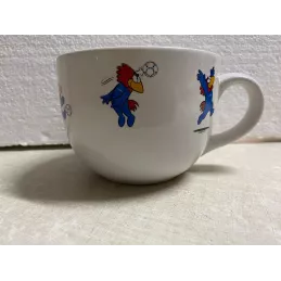 UNE TASSE  FOOTIX  50CL  HT 8.90CM ANNEE 1998