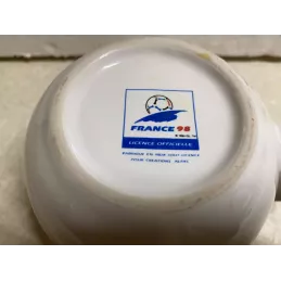 UNE TASSE  FOOTIX  50CL  HT 8.90CM ANNEE 1998