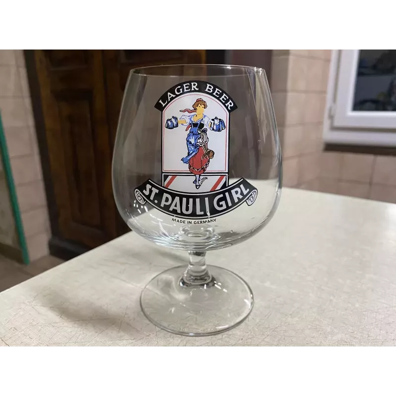 1 VERRE ST PAULI GIRL  50CL HT 15.20CM
