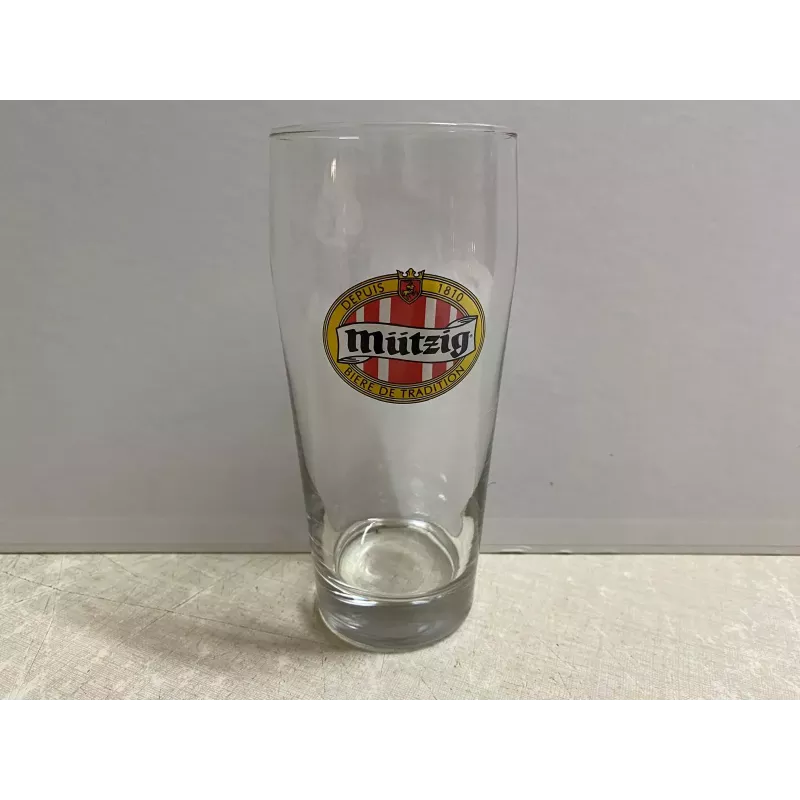 1 VERRE MUTZIG 50CL HT 17.40CM