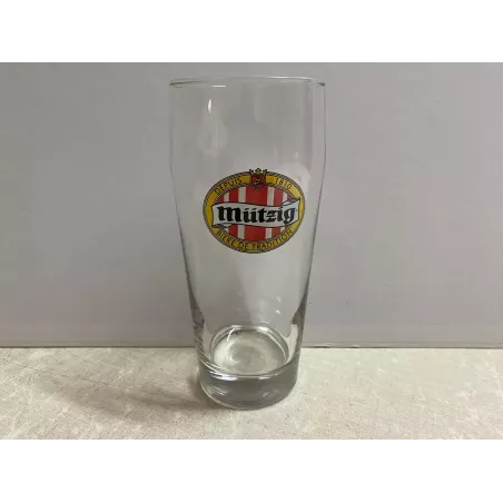 1 VERRE MUTZIG 50CL HT 17.40CM
