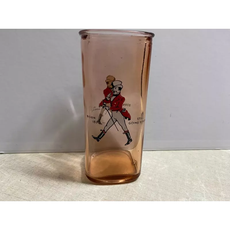 1 VASE  JOHNNIE  WALKER ROSE  HT 16.50CM
