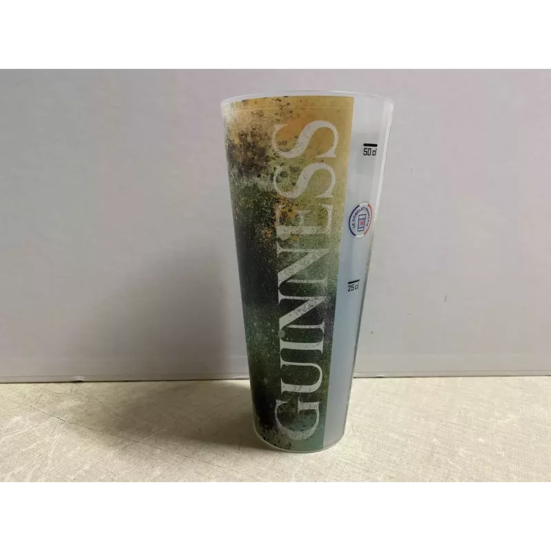 1 GOBELET  GUINNESS  25/50CL HT 17.60CM