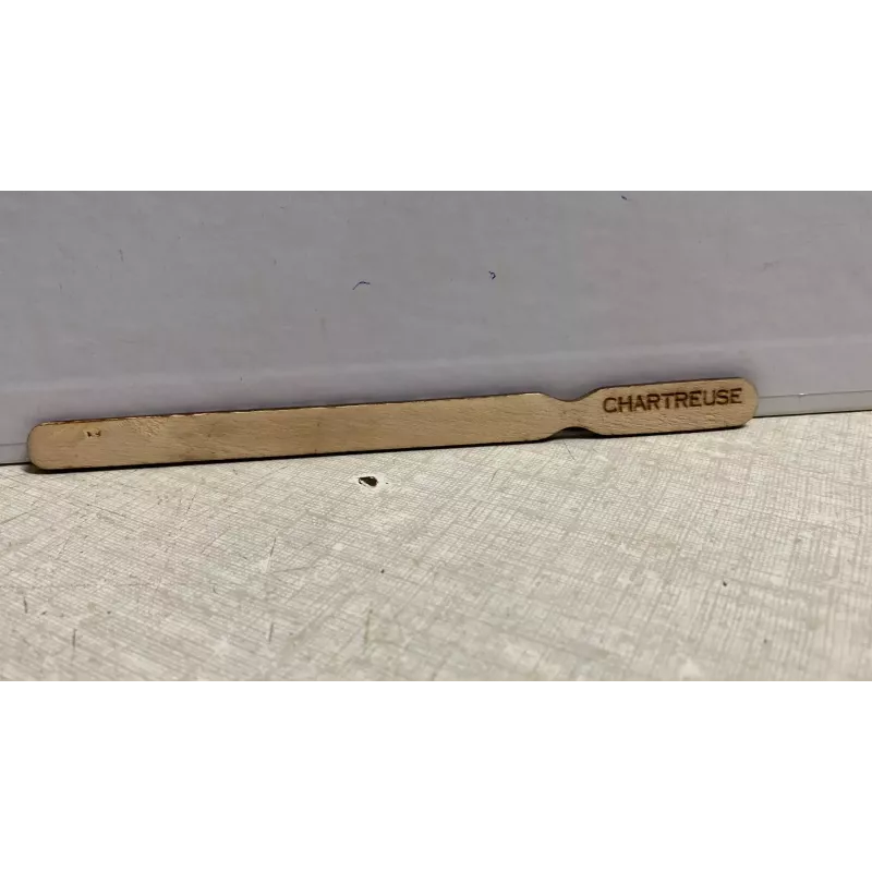 TOUILLETTE  CHARTREUSE EN BOIS  LONGUEUR 15CM