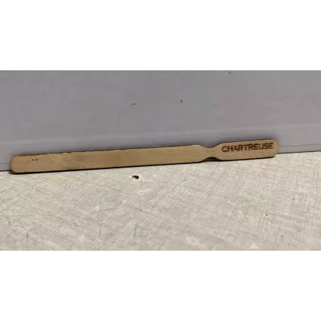 TOUILLETTE  CHARTREUSE EN BOIS  LONGUEUR 15CM
