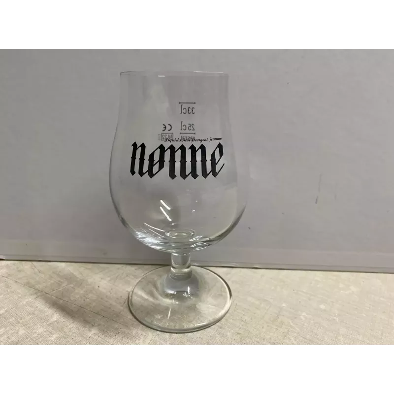 1 VERRE  NONNE  25/33CL HT 14.70CM