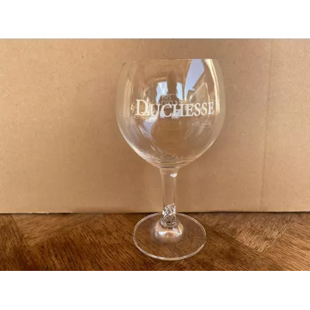 1 VERRE DUCHESSE  25CL HT 17CM