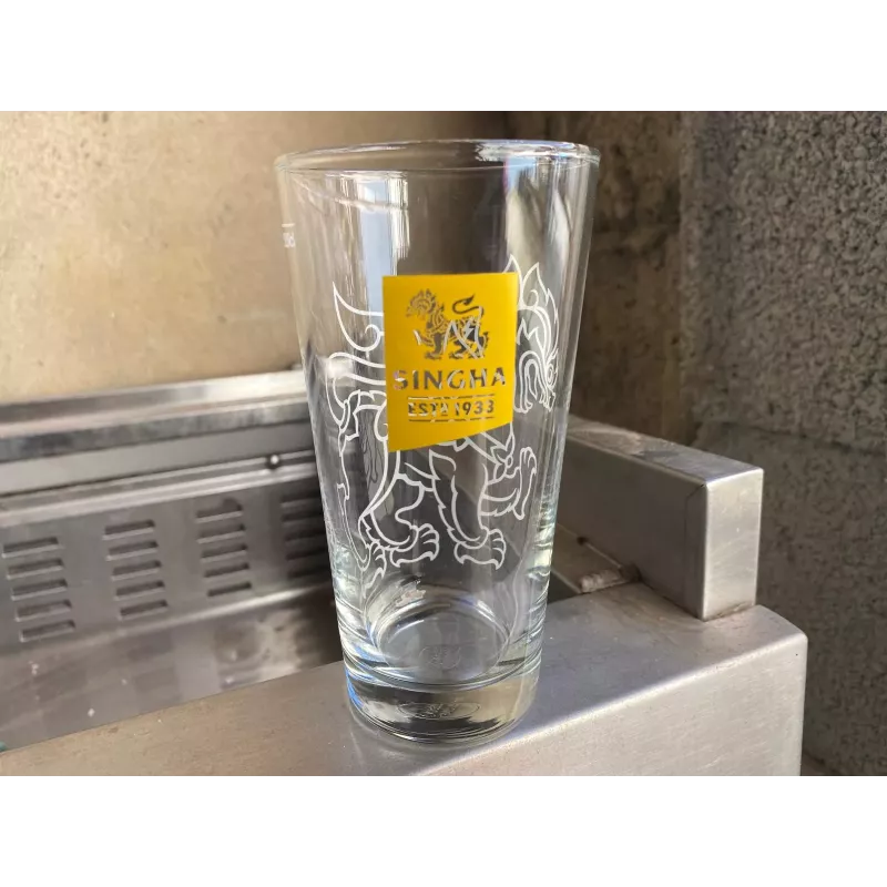 6 VERRES SINGHA 25CL  HT 13.80CM  LOGO JAUNE