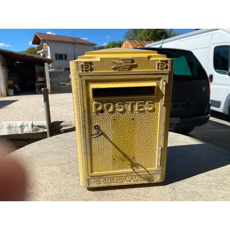 BOITE AUX LETTRES  P T T   28CM X17.50CM HT 42CM