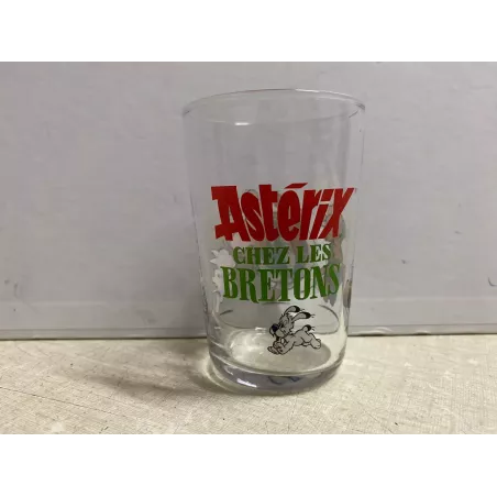1 VERRE  ASTERIX  CHEZ LES BRETONS  AMORA  ANNEE 2012