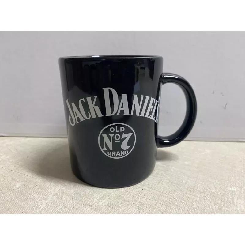 MUG JACK DANIEL'S   HT 9.60CM  ANNEE 2010