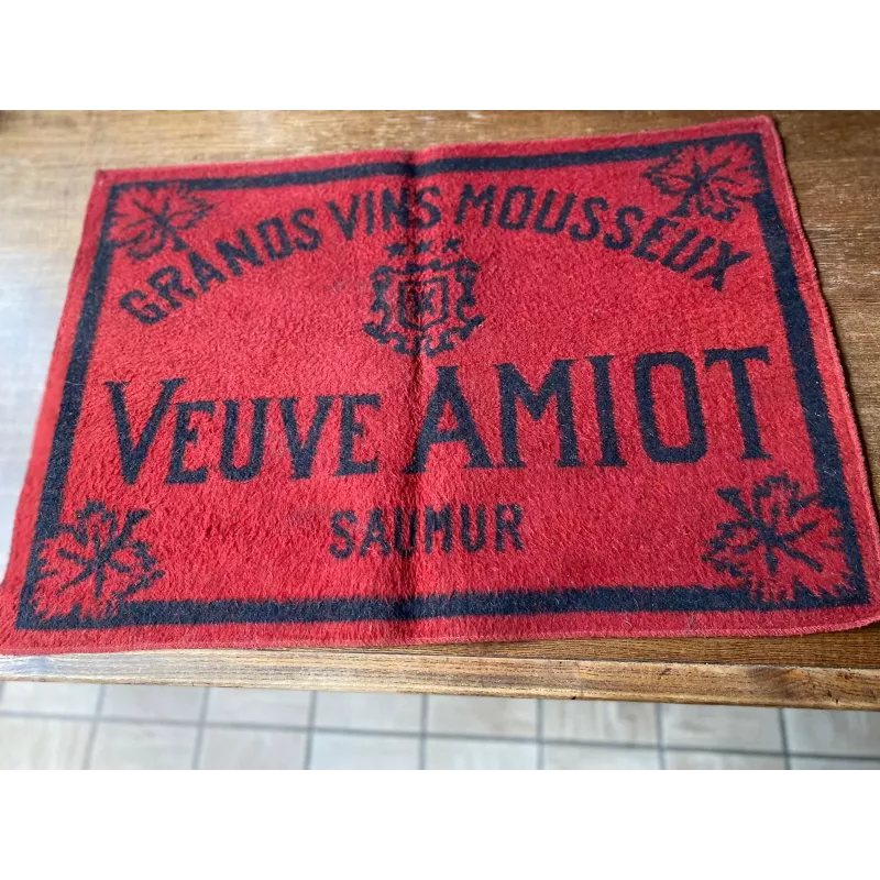 TAPIS DE CARTES  VEUVE AMIOT  SAUMUR  70CM X50CM