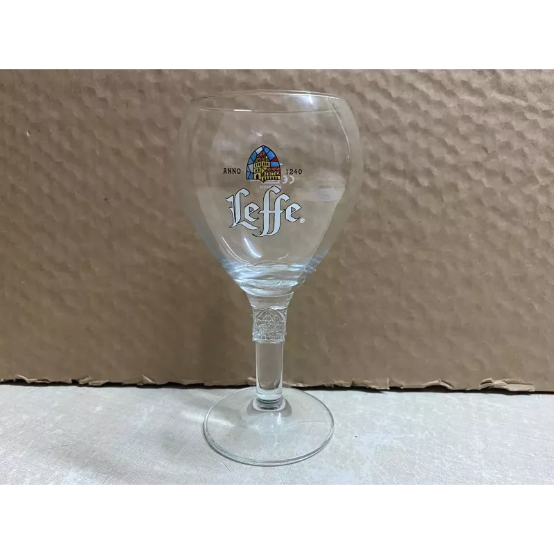 1 VERRE  LEFFE  25CL  HT 18CM