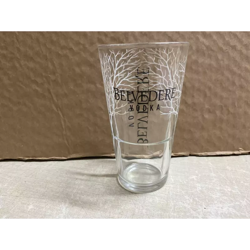 3 VERRES VODKA BELVEDERE  34CL HT 13.90CM