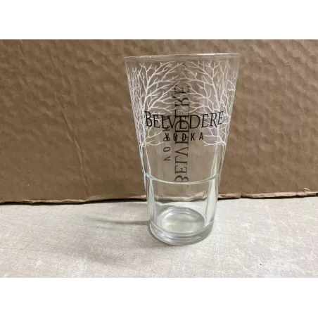 3 VERRES VODKA BELVEDERE  34CL HT 13.90CM