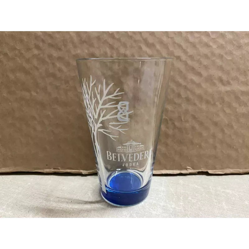 1 VERRE VODKA  BELVEDERE  25/30CL   HT 13CM