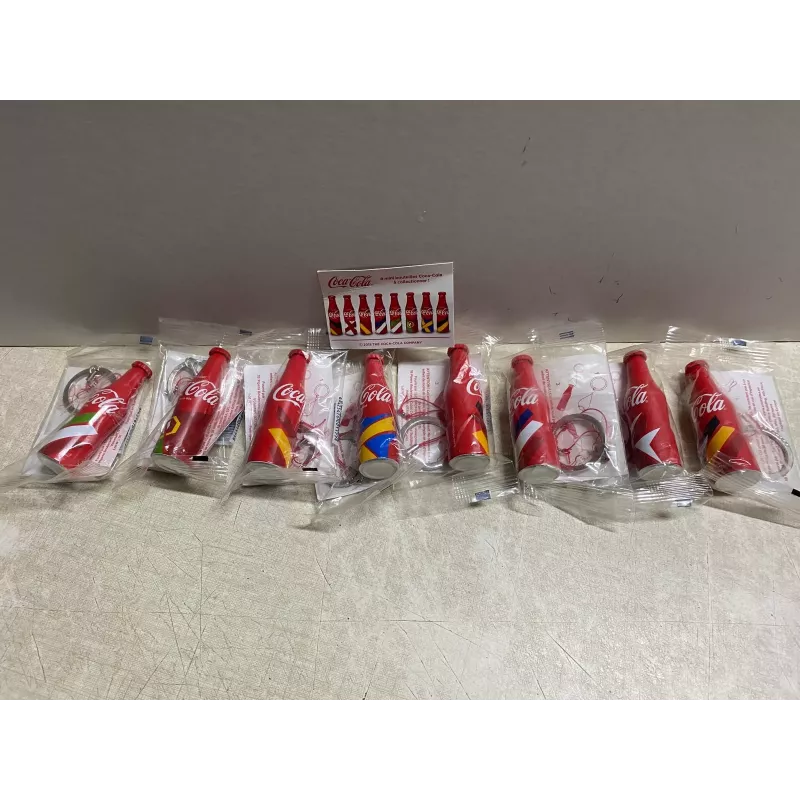 8 MINIS BOUTEILLES COCA-COLA   EN PORTE CLE  ANNEE 2015
