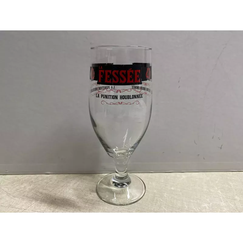 1 VERRE FESSE  25CL HT 18.30CM