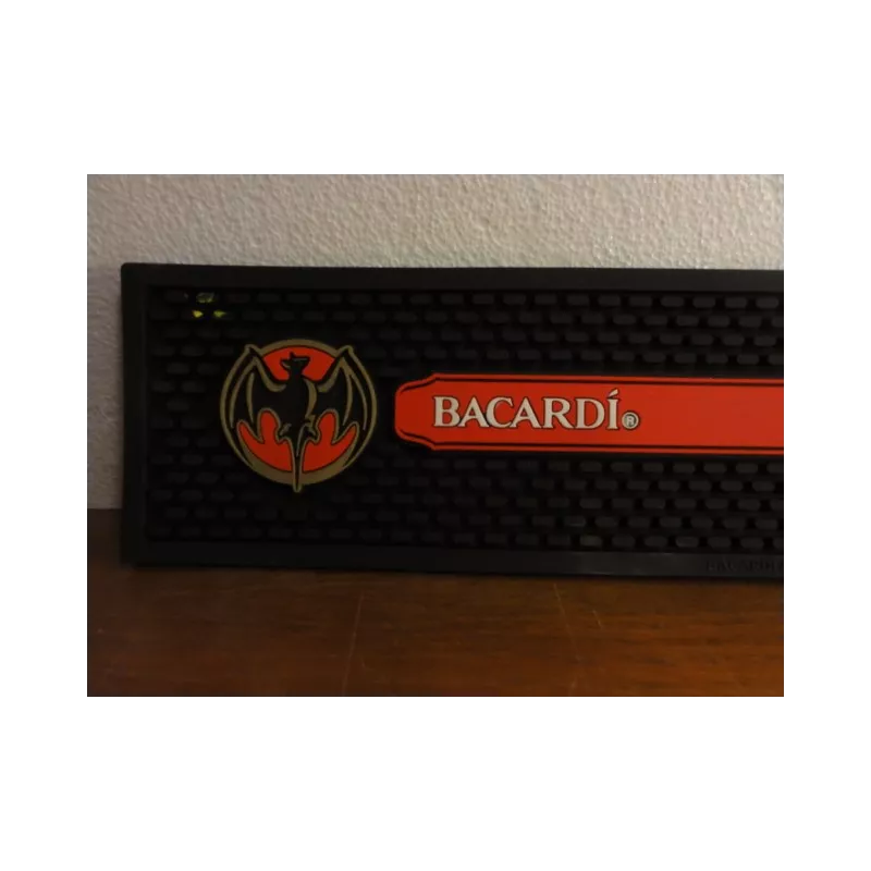 1 TAPIS DE BAR EGOUTTOIR  BACARDI 