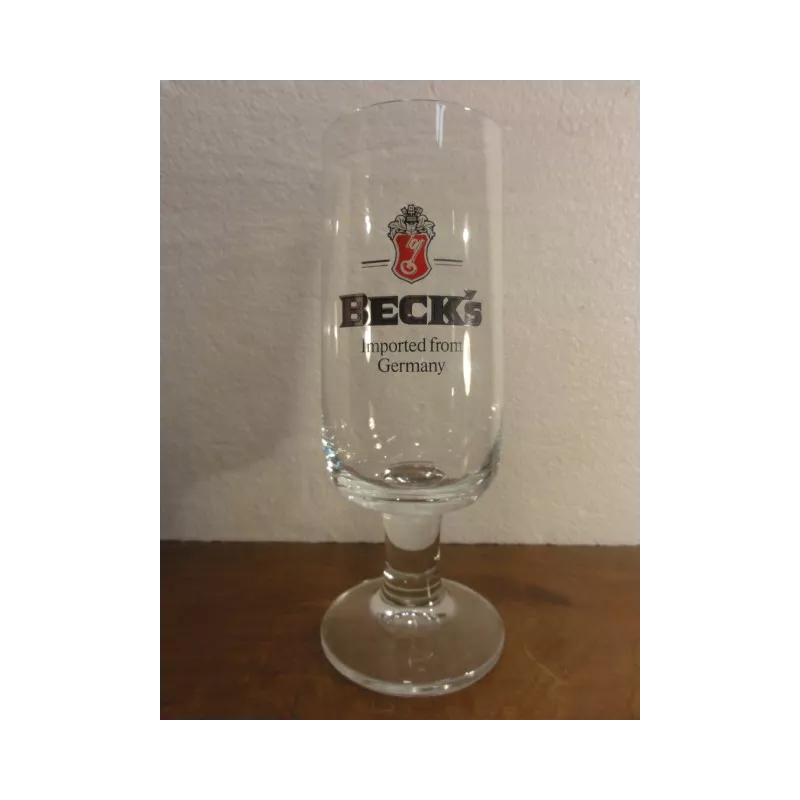 1 VERRE BECK'S  A PIED 30CL