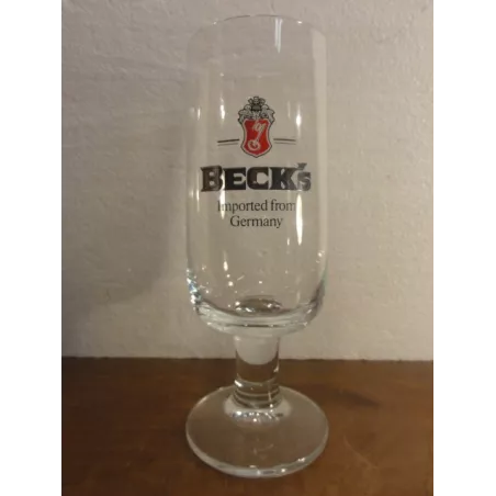 1 VERRE BECK'S  A PIED 30CL