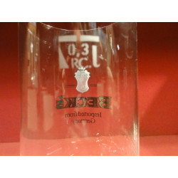 1 VERRE BECK'S  A PIED 30CL