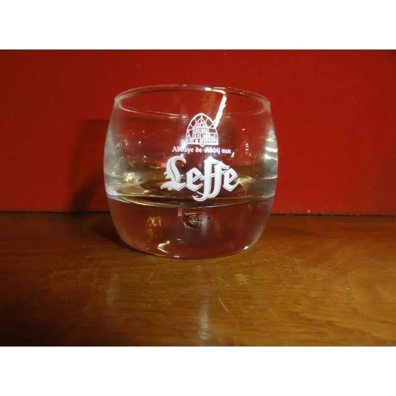 1 MINI  VERRE LEFFE AVEC BULLE 