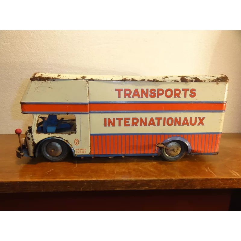 1 CAMION TRANSPORT INTERNATIONNAUX