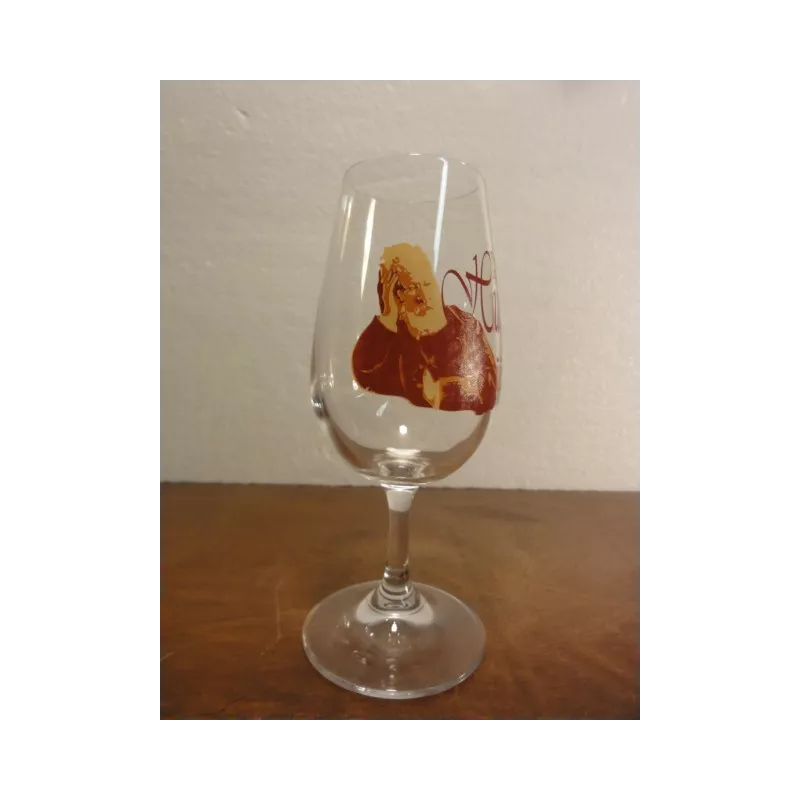 1 VERRE A DEGUSTATION  VICTOR HUGO