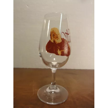 1 VERRE A DEGUSTATION  VICTOR HUGO