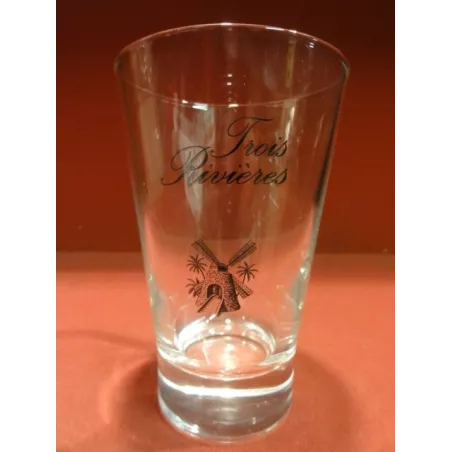 1 VERRE RHUM TROIS RIVIERES 